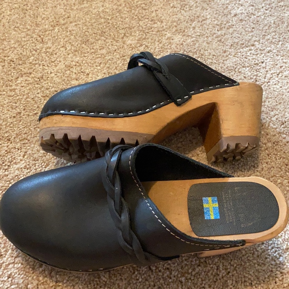 Like new clog heels